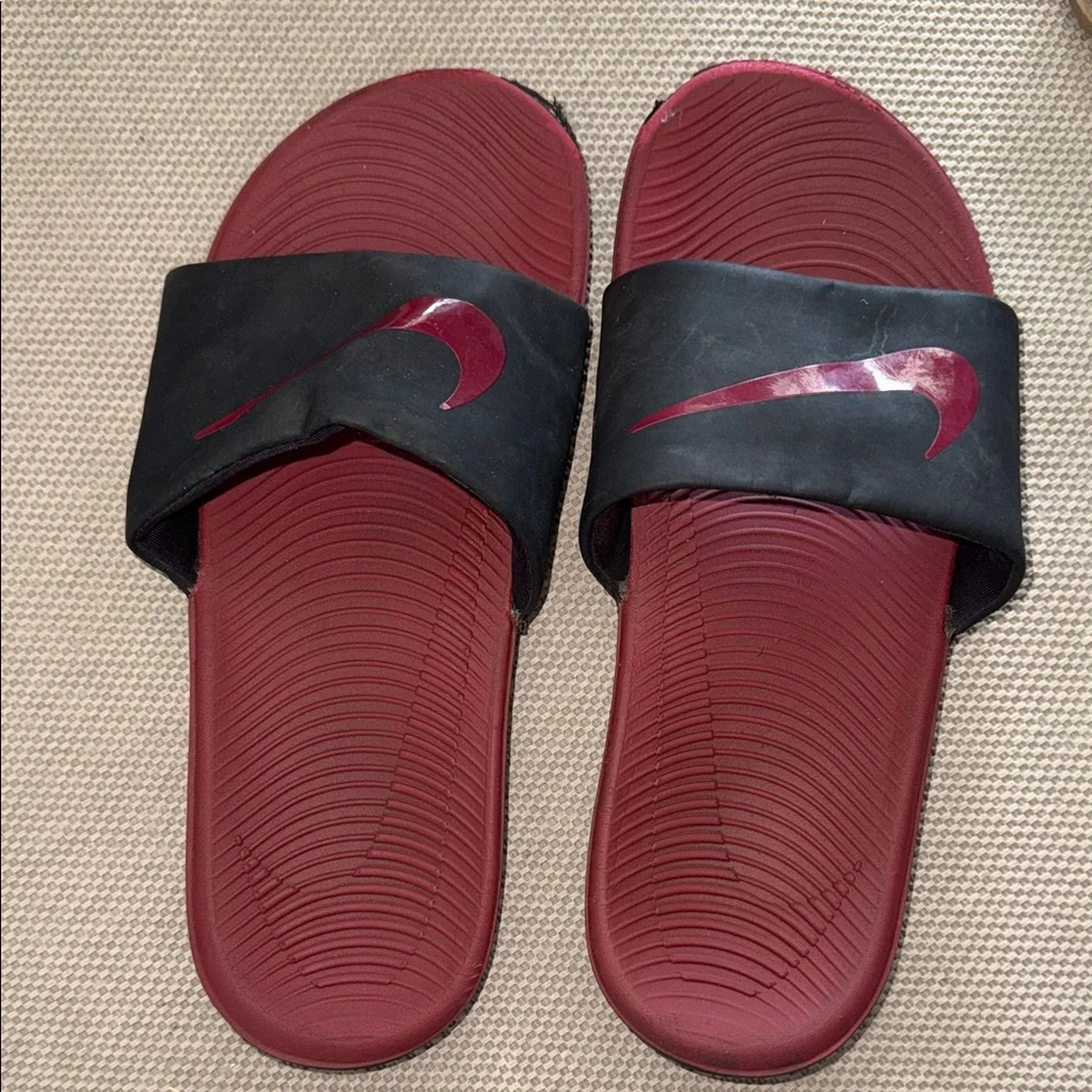 Nike boys Maroon and Black Slide Sandals